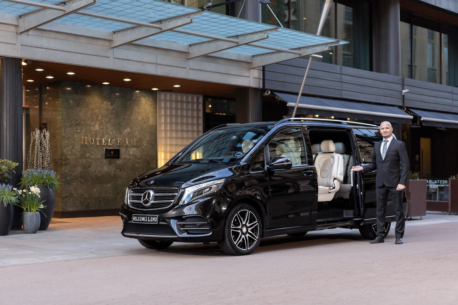 Luxury Minivan Helsinki Limo